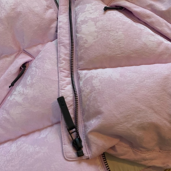 Light lavender puff jacket from Lole in a size small. Ultra warm, never worn! - Picture 4 of 7